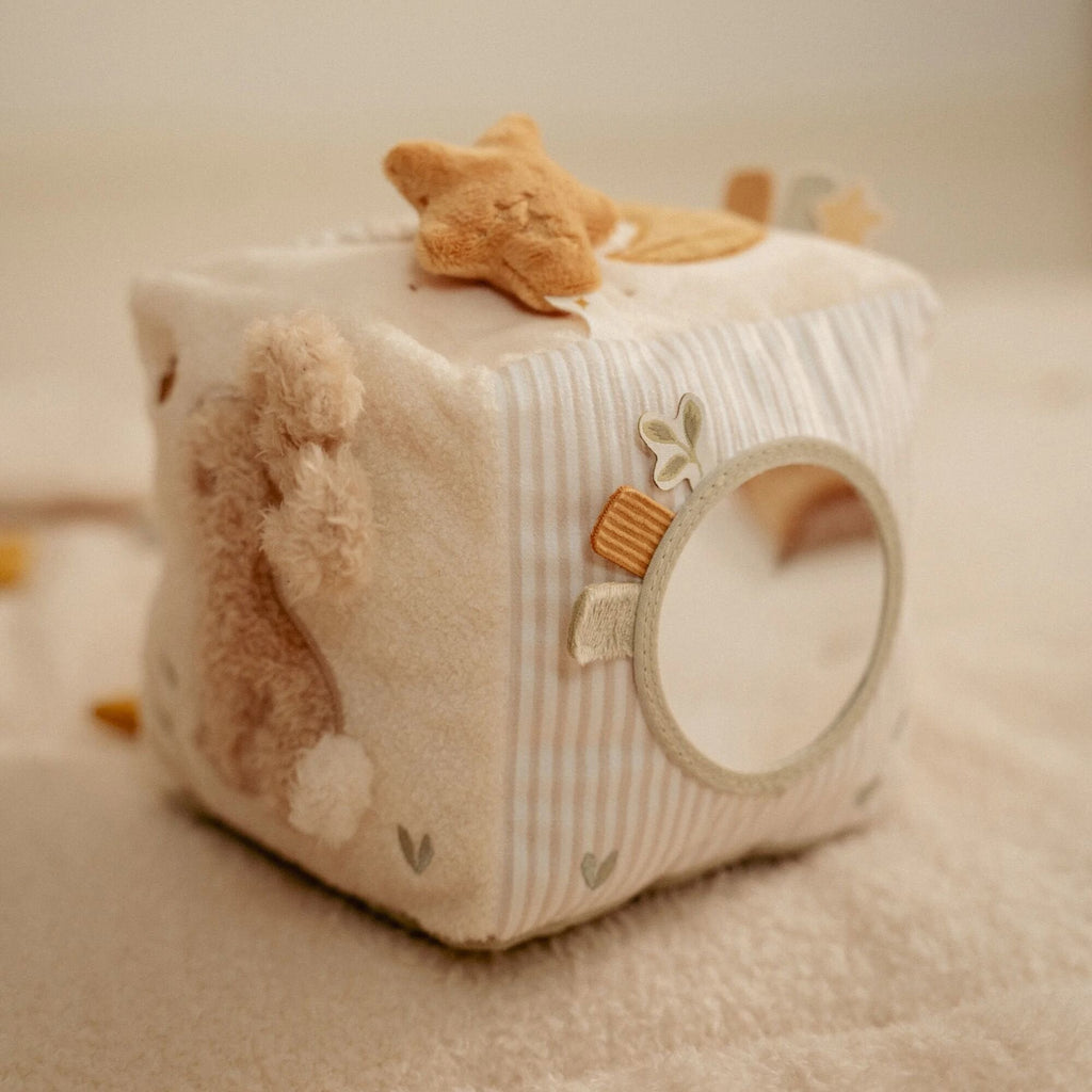 Little Dutch Activity Cube Newborn Naturals lifestyle