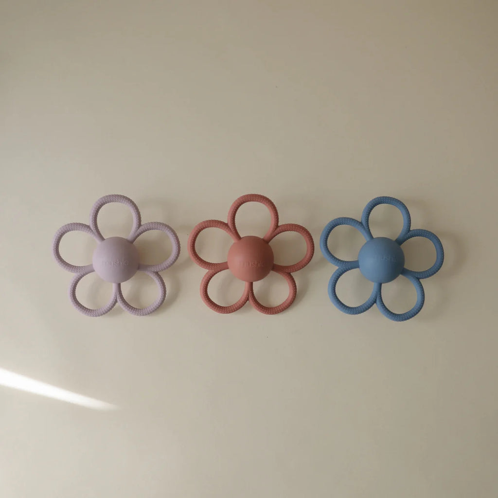Mushie Daisy Rattle Teether - Soft Lilac
