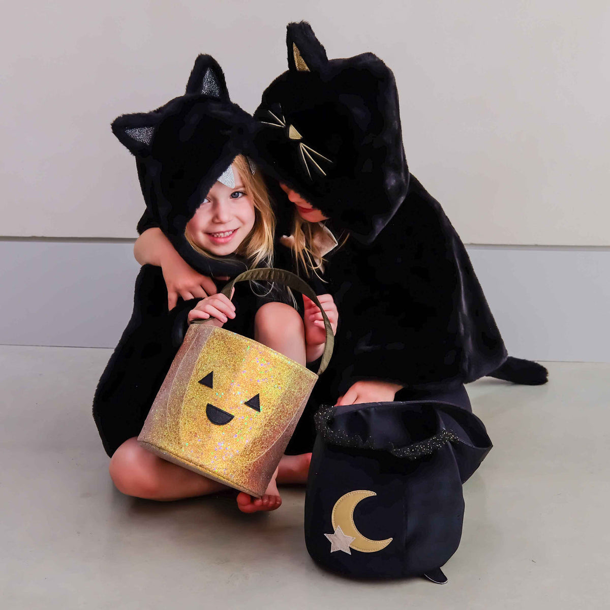 Mimi & Lula black velvet cauldron trick or treat bag for kids – image 4