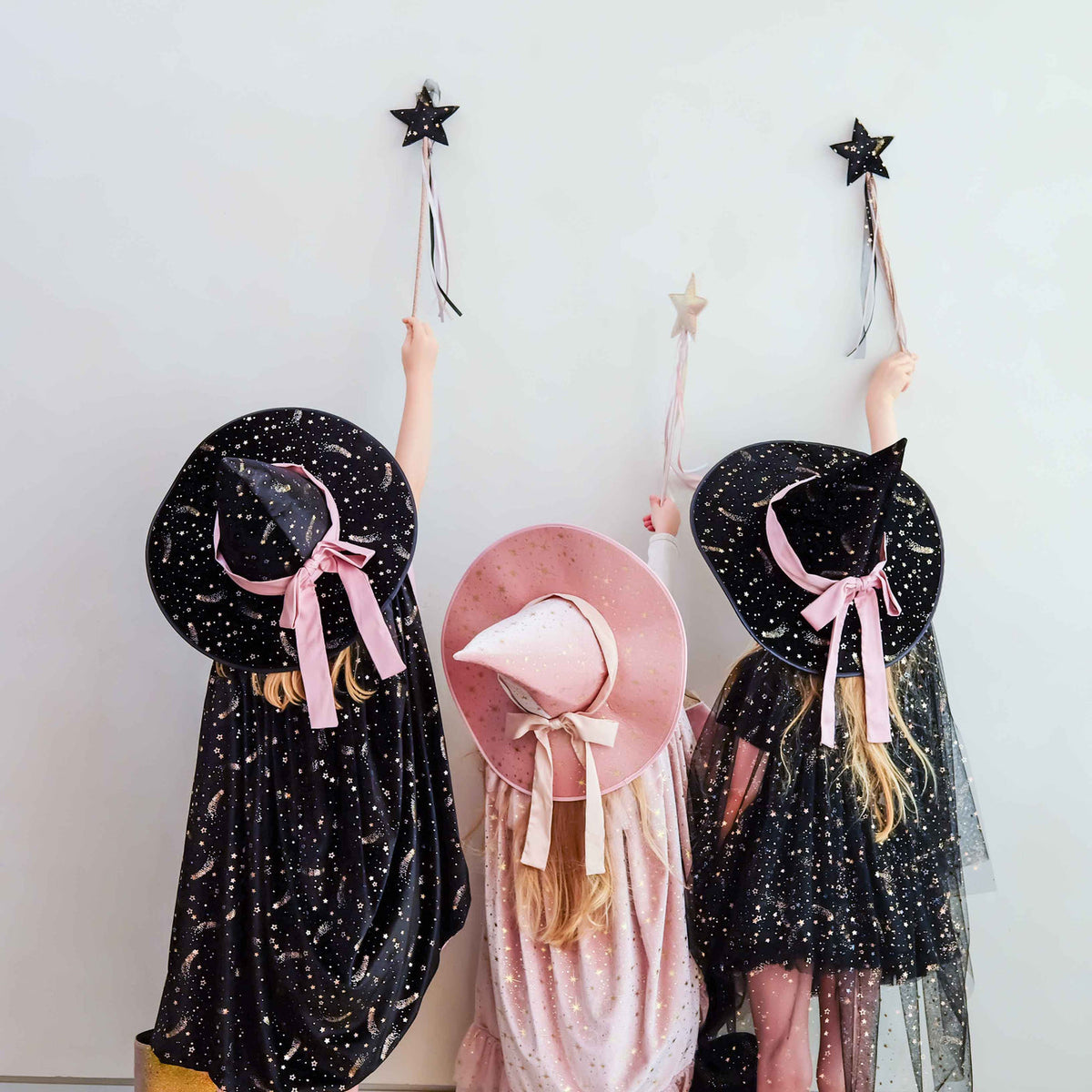 Mimi & Lula Elspeth pink velvet witch hat with gold bow for kids – image 4