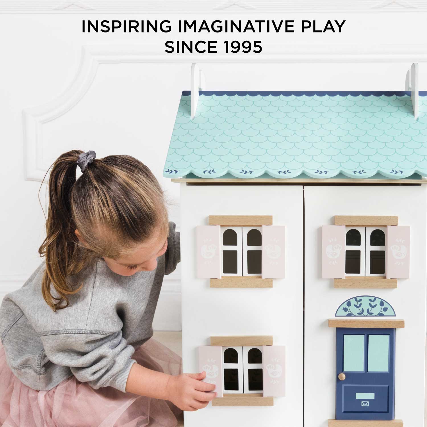 Le Toy Van Bluebelle wooden dolls house, kids' pretend play house