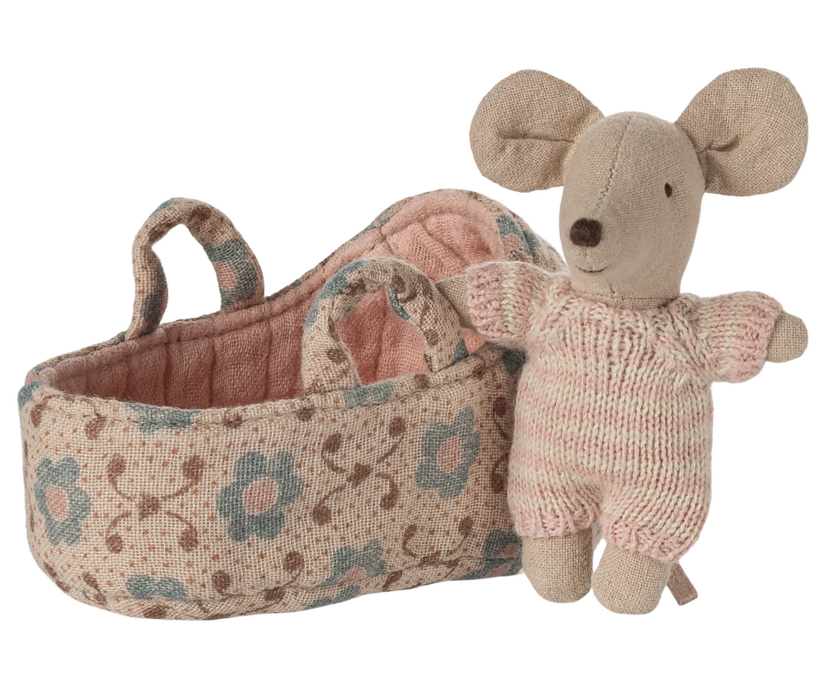 Maileg Baby mouse in carry cot - Rose