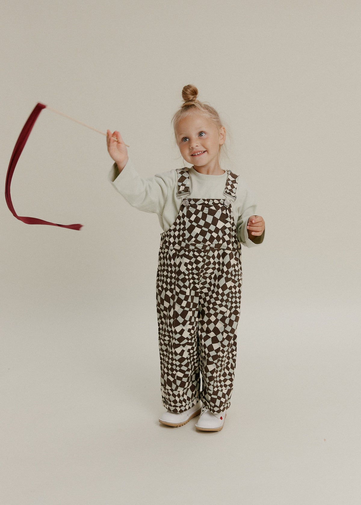 Claude & Co Blythe warped checkerboard dungaree for kids, organic cotton – image 4
