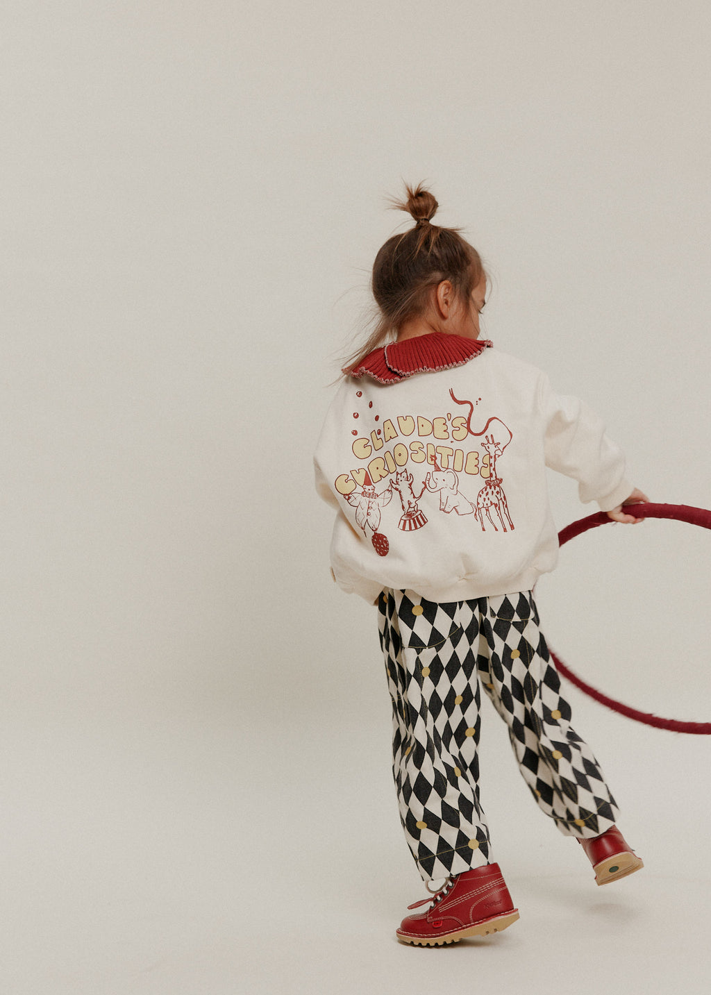Claude & Co Carner Claude's Curiosities circus print sweater for kids – image 4