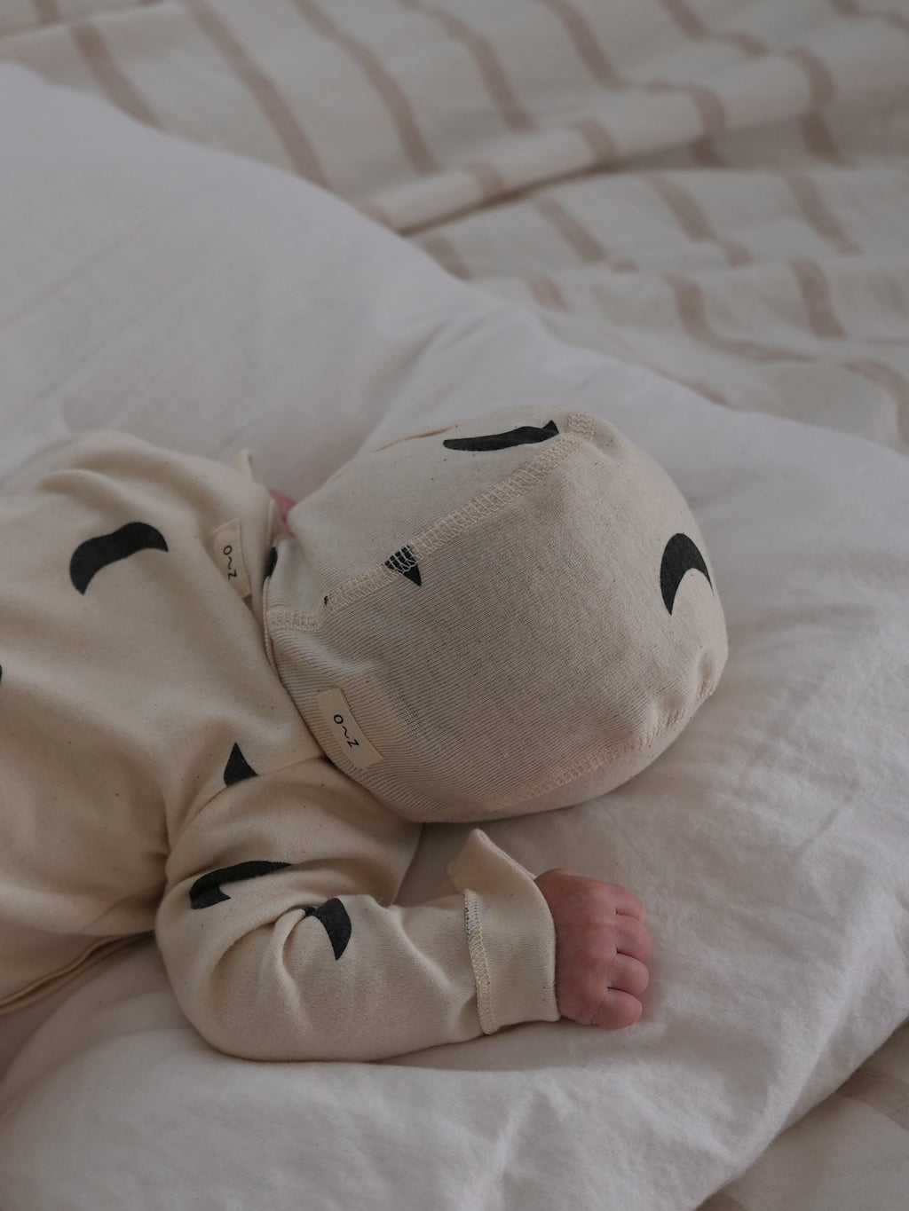 Organic Zoo Undyed Midnight Bonnet